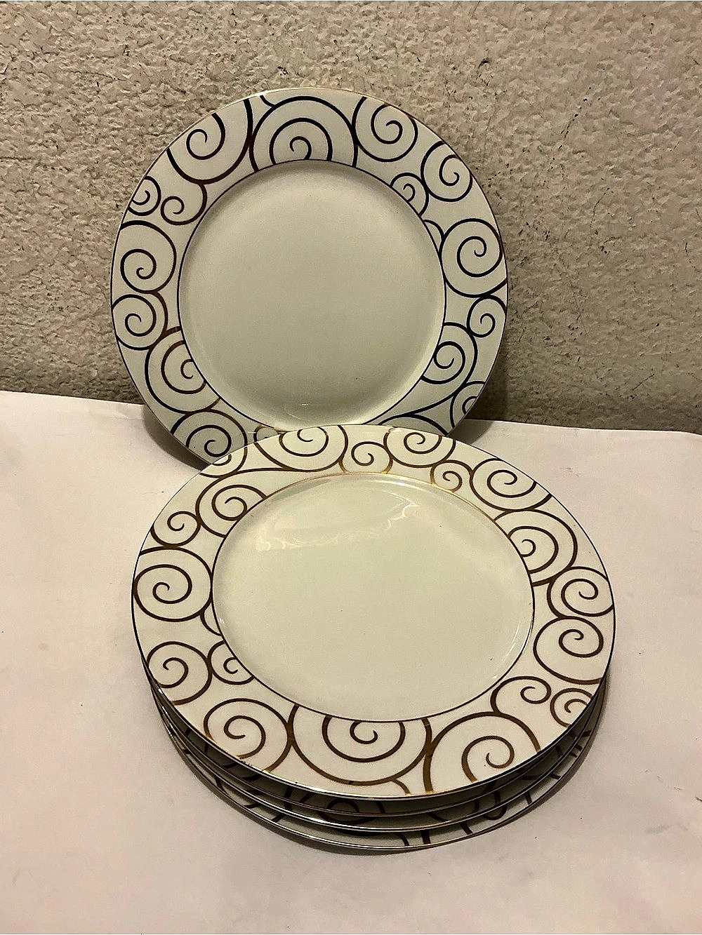 Set of 6 Pier 1 "Gold Swirl" Dinner Plates 10 3/8 Porcelain Dinnerware A2